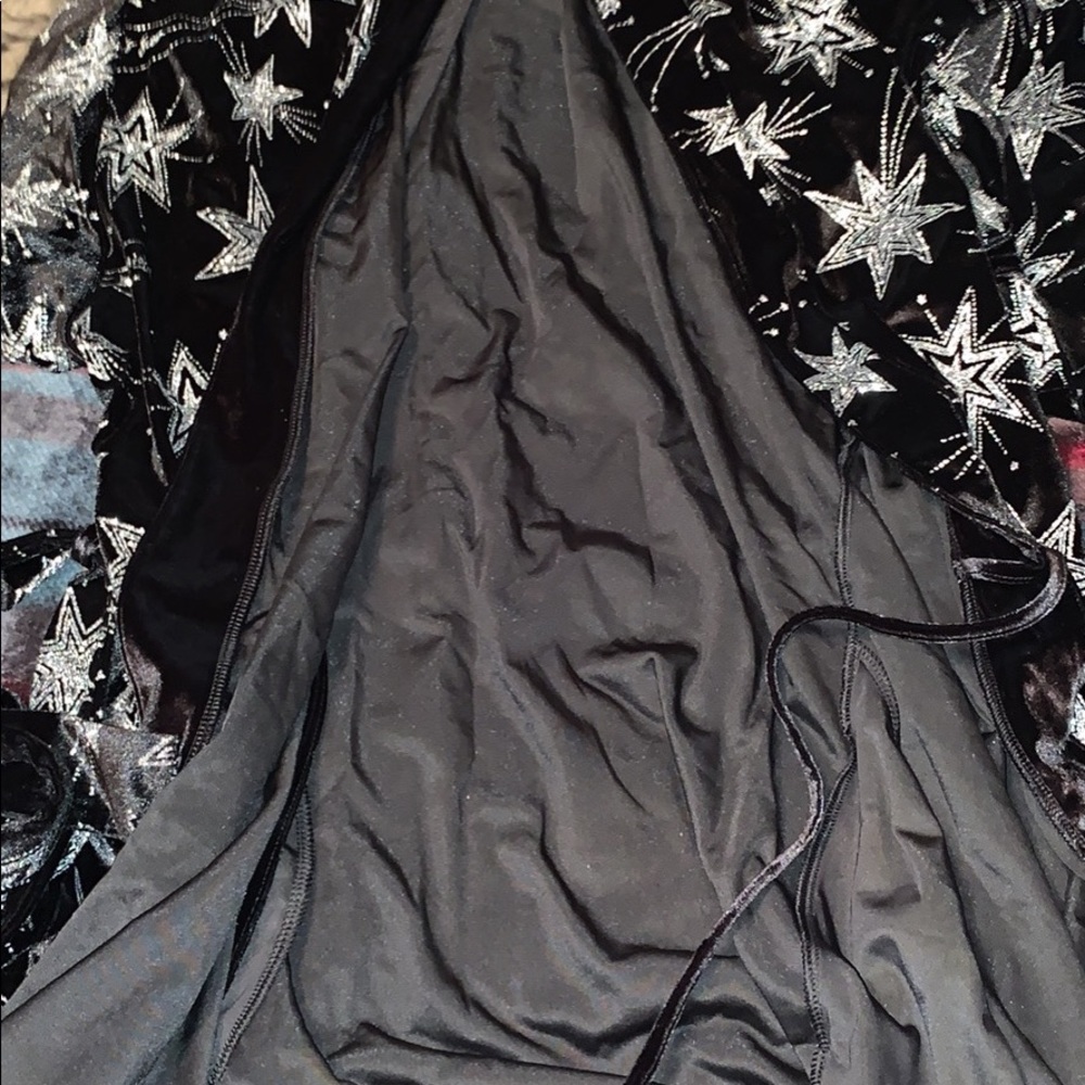 Robe - Picture 2 of 3